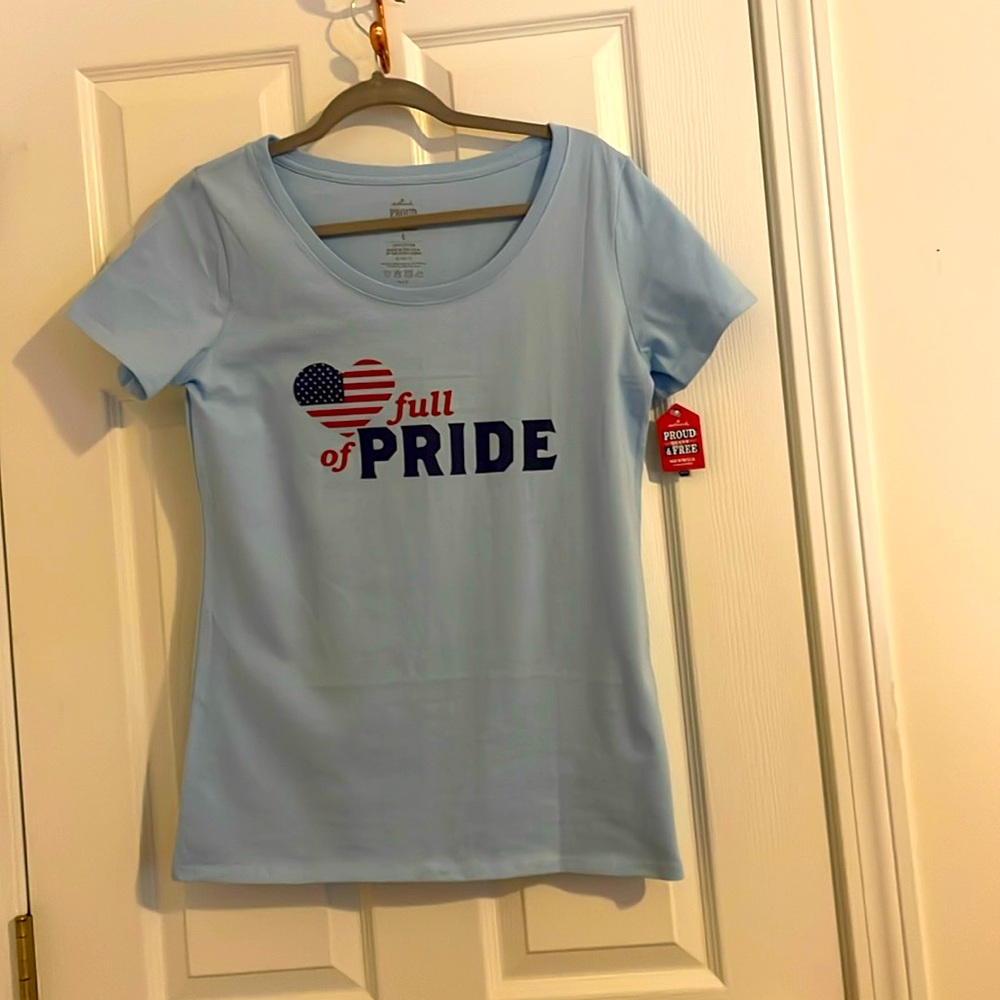Hallmark Proud Brave & Free short sleeve patriotic top. 100% cotton. Size L. NWT